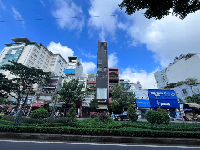 BDS HVL [NC] Cho thuê nguyên toà nhà 7 tầng Mặt Tiền đường Thương hiệu Phan Xích Long, Quận Phú Nhuận