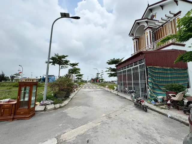 900 triệu 1 lô duy nhất, đất TT thị trấn Quất Lâm, ngay sát mặt biển, dân cư đông đúc gần Vsip, kinh doanh được luôn.