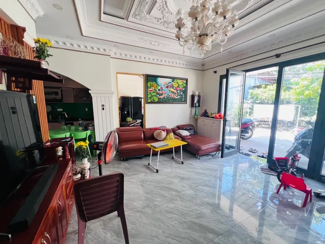 Ngang khủng 8m; liền kề Phú Mỹ Hưng; hẻm 3m cách HXH 45m; hẻm an ninh dân trí; nhà mới vào ở ngay