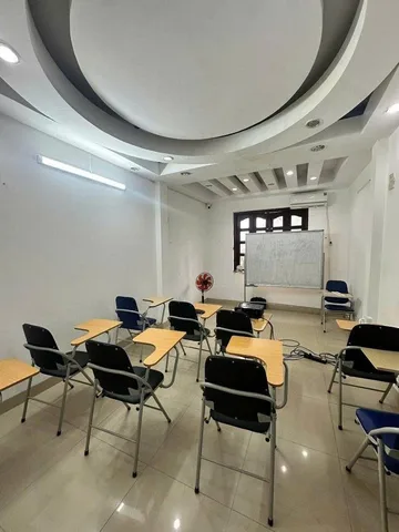 Bán Nhà Nguyễn Chí Thanh. Ba Đình. Ô Tô. DT 47m2. MT 3.7m. 5 Tầng. Giá 19.9 Tỷ.