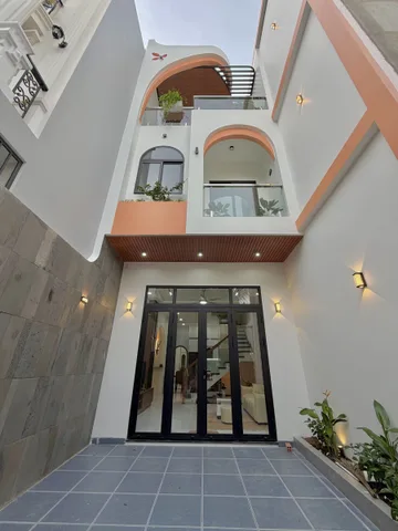 🏡 NHÀ MỚI 1 TRỆT 2 LẦU – NGAY CHỢ ĐÊM | 4 PHÒNG NGỦ RỘNG 🏡
