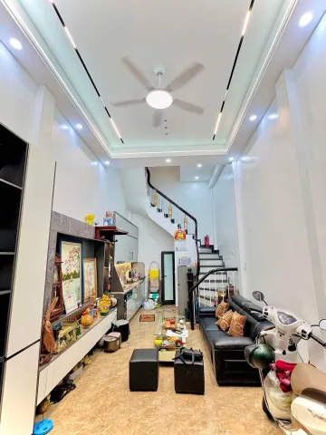Bán nhà ngõ Quỳnh, Thanh Nhàn, Hai Bà Trưng – Giá 11.5 tỷ – DT 35m² x 5 tầng  – Dân xây, Trần cao, Gần ô tô