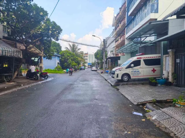BÁN NHÀ MẶT TIỀN KINH DOANH CÓ DÒNG TIÊN THUẬN TIỆN DI CHUYỂN TRUNG TÂM