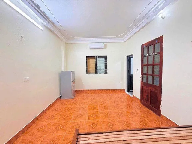 Cho thuê Nhà  Ngõ 37 Đường Văn Cao -  Ba Đình 30M 5 Tầng 3 Ngủ - Giá Thuê 11tr