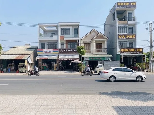 BÁN ĐẤT BIỂN QUẤT LÂM, MẶT ĐƯỜNG LỚN KINH DOANH, CÁCH BÃI TẮM 150M, PHÙ HỢP Ở, XÂY KS, NN, NHÀ HÀNG