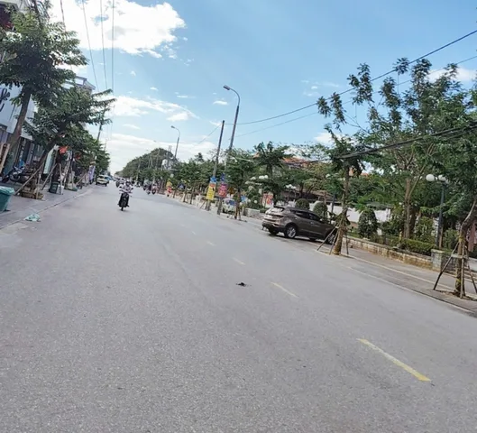 Mặt tiền đường Lê Lợi gần ngã tư giao Lê Thánh Tông Đông Hà