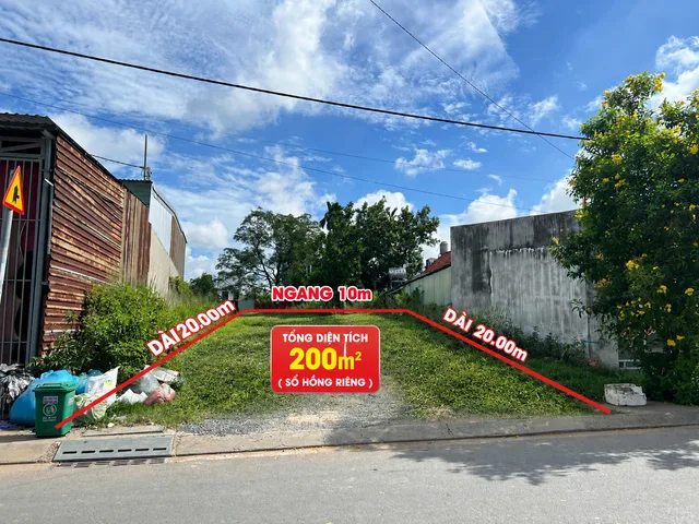 Cần bán lô đất DT: 200m² full thổ ngay trung tâm Thị trấn Trảng Bàng, giá 640 triệu, sổ riêng