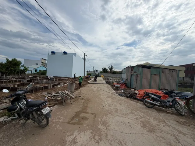 Bán Đất 175m2 có sẵn 175 m2 thổ cư giá 4.16 tỷ tại KCN Cầu Tràm , Long An .