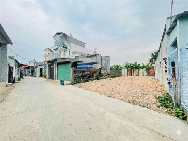 Bán Đất 240m2 có sẵn 232 m2 thổ cư giá 5.6 tỷ tại Xã Xuân Thới Sơn Huyện Hóc Môn TP. Hồ Chí Minh