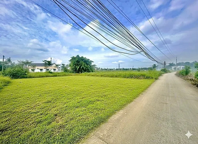 Bán Đất 100m2 có sẵn 100 m2 thổ cư giá 1.5 tỷ tại Đường Nguyễn Trung Trực Thị trấn Bến Lức Huyện Bến Lức Long An