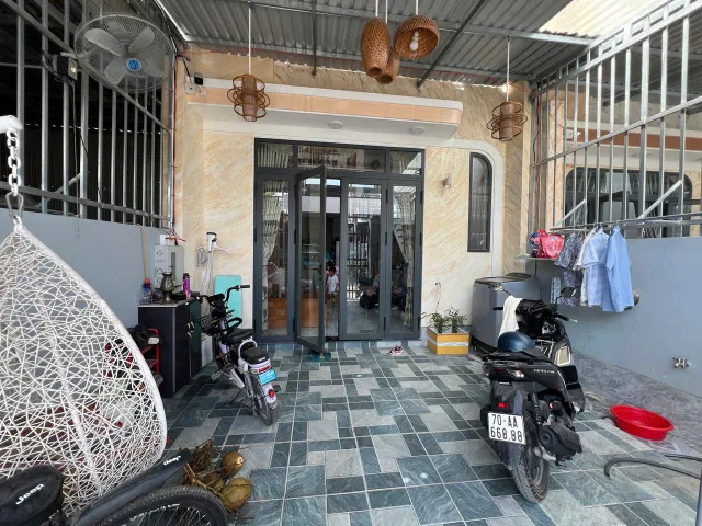 Chủ ngộp cần bán nhà 1 lầu 70m2 ngay Phường An Tịnh , Trảng Bàng Giá 1 tỷ 550