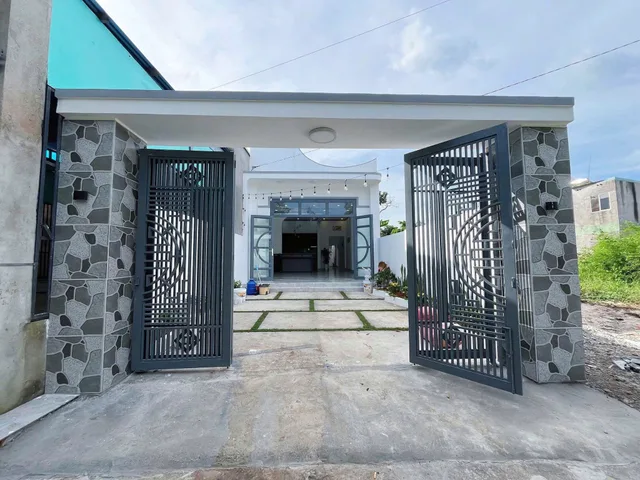 BÁN NHÀ CẤP 4 ĐẦY ĐỦ NỘI THẤT TRONG KHU DÂN CƯ GIÁ CÔNG NHÂN BAO THUẾ PHÍ