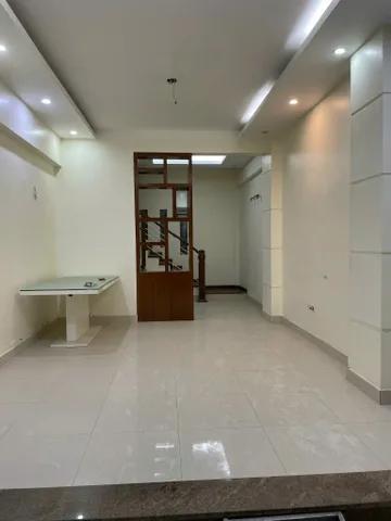 Cho thuê Nhà Ngõ 117 Thái Hà 45M² 5 Tầng 3 Ngủ - Nội Thất Hiện Đại - Ngõ Ô Tô - Giá Thuê 25tr