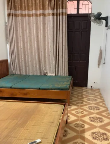 Cho thuê nhà nguyên căn ngõ 11 Đường Phạm Văn Nghị,  
Dt 45m x 5 tầng, 7 ngủ, 5VS giá 15 triệu tháng
