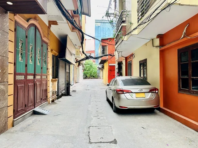 Bán Nhà 7 Tầng Thang Máy Nguyễn Khang, Cầu Giấy, 37m, Ngõ Nông, 4PN Full đồ, Sổ Đỏ, Ở Luôn, 13,6 Tỷ