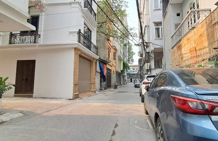 Cho thuê nhà PHẠM VĂN ĐỒNG, Hoàng Quốc Việt. 15 triệu/ tháng.