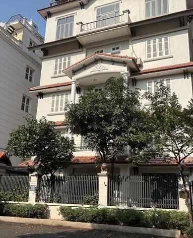 Cho thuê nhà Biệt thự VƯỜN ĐÀO Lạc Long Quân, Tây Hồ. 50 triệu/tháng. Cho thuê: Văn phòng, Cty, Trung tâm dạy học
