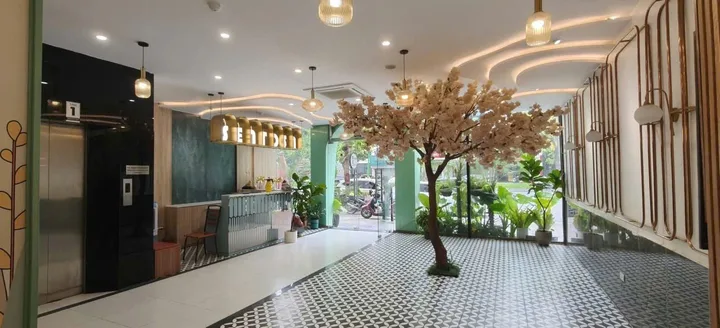 Cho thuê toà nhà MP Nguyễn Văn Huyên, Cầu Giấy 100m*8T THANG MÁY giá 150 triệu
