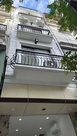 Cho thuê Nhà  Mặt Phố Đội Cấn 20M² 5 Tầng 3 Ngủ - Nội Thất CB -  Ở ,Kinh Doanh - Giá Thuê 18tr