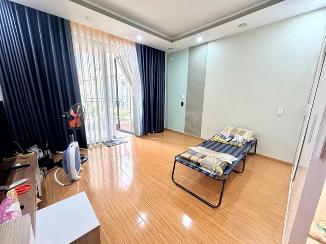 LÔ GÓC HẺM XE TẢI - Phú Nhuận - 5 Tầng - Thang máy xịn - Khu phố Ẩm thực Phan Xích Long - Gần 60m2 - Gần Mặt tiền - Sát Quận 1