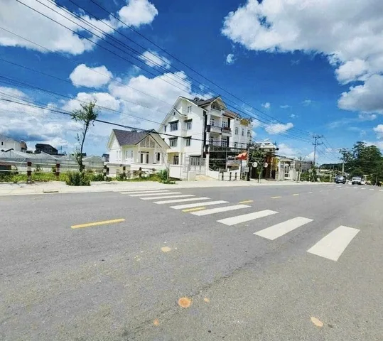 Bán đất mặt tiền đường Mai Anh Đào, Đà Lạt. Ngay Thung Lũng Tình Yêu.