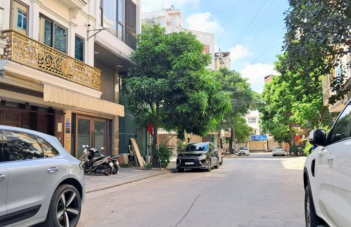 Bán nhà TĐC Phú Diễn. Phân lô, vỉa hè, đường rộng oto tránh. 7 tầng THANG MÁY. Thoáng trước sau.
