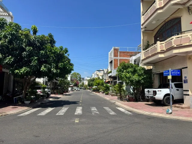 Bán nhà 90m2 thổ cư đường Nguyễn Văn Huyên, Phú Thủy, ngay phố ăn uống Tuyên Quang