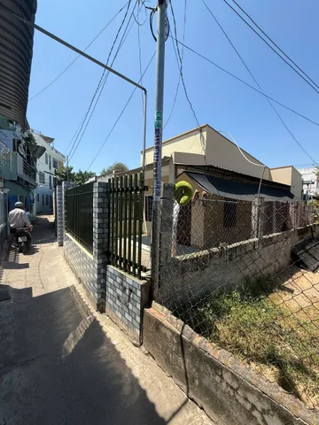 Giảm 50% bán nhà 74m2 đường Nguyễn Tất Thành ngay siêu thị Coop Mart Phan Thiết