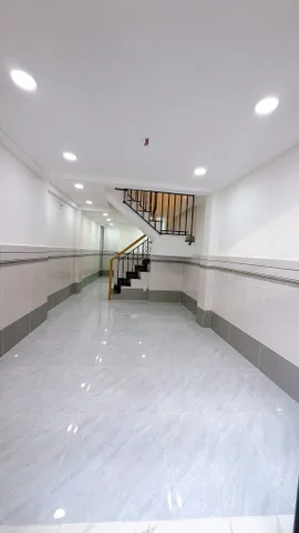 NHÀ 4 PHÒNG NGỦ HẺM 242 HOÀNG DIỆU QUẬN 4