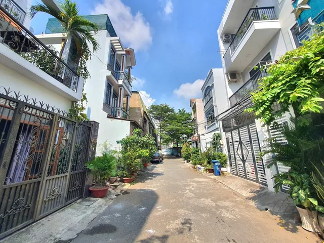 NHÀ NGỘP BANK, BÁN LẤY TIỀN NGAY CÔNG CHỨNG TRONG NGÀY - Phường Long Thạnh Mỹ ,Quận 9 TP. Hồ Chí Minh