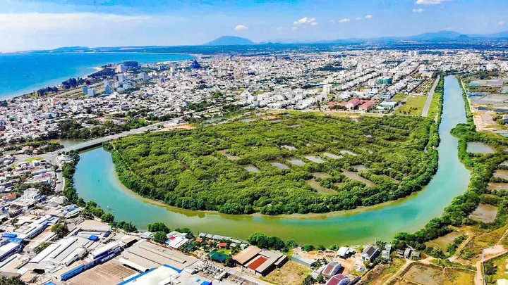 Bán 353m lô góc mặt tiền Võ Văn Kiệt đối diện công viên hùng vương giá tốt