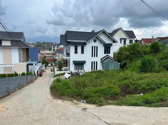 Lô đất vuông vắn giá tốt khu villa Nam Hồ, Nghỉ đương đầu tư . sinh lời tuyệt đối