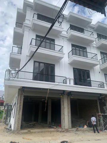 Bán nhà đầu ve xây thô hoàn thiện mặt ngoài, sẵn sổ tại Phường nam ngạn cũ. lh 0943063986