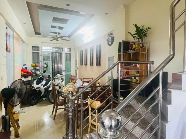 Cho thuê  Nhà Ngõ 215 Giáp Nhất - Thanh Xuân 30M² 5 Tầng 3 Ngủ kk - Nội Thất CB - Giá Thuê 12,5tr - Nhận Nhà Ngay