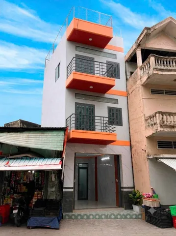 📣 Hàng Hiếm !!! Nhà 2 lầu mặt tiền Đề Thám ( Ngay Chợ Đề Thám ) . Giá chỉ 5,68 tỷ .