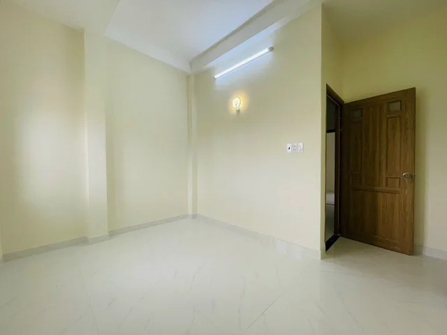 Nhà mặt tiền Phan Văn Trị - 4 tầng 6 PN - DT 63m² đất (ngang 5,3m). Chỉ 11,6 tỷ