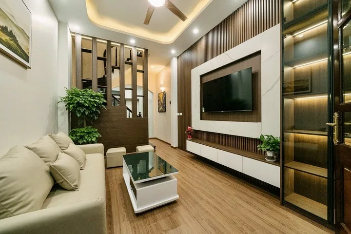 Bán nhà Hoàng Quốc Việt, Cầu Giấy, 42m, 5 Tầng, 6PN, Full đồ, Ngõ nông, 2 Thoáng, Sổ Đỏ, 14,2 Tỷ