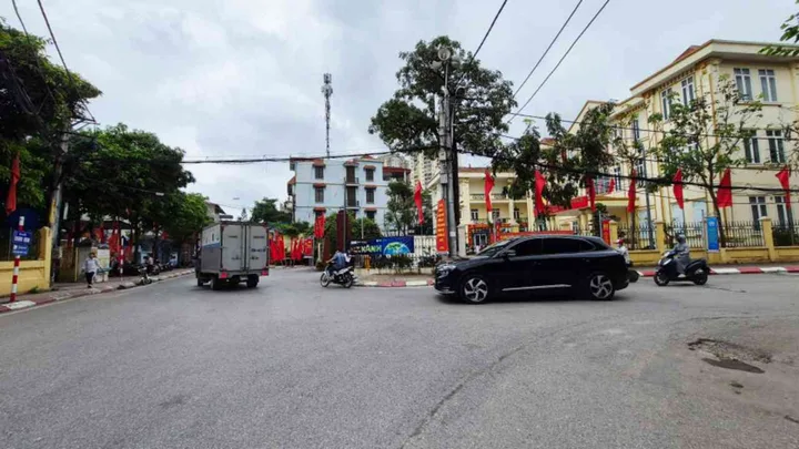 BÁN NHÀ THANH ĐÀM Ô TÔ ĐỖ CỬA , TIỆN ÍCH BẠT NGÀN