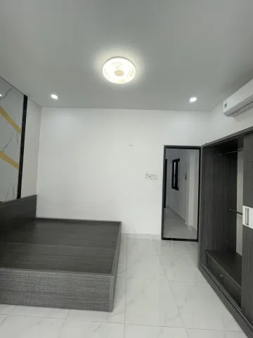 + Vị trí đắc địa, khu VIP K300, tiện ích xung quanh đầy đủ, gần chợ Hoàng Hoa Thám, cách 5 Phút ra nhà ga T3, trường học các cấp, siêu thị, bệnh viện,…