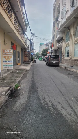 Nhà tuyệt đẹp giá cả nhẹ nhàng vị trí rất tốt thuận lợi cho việc kinh doanh buôn bán