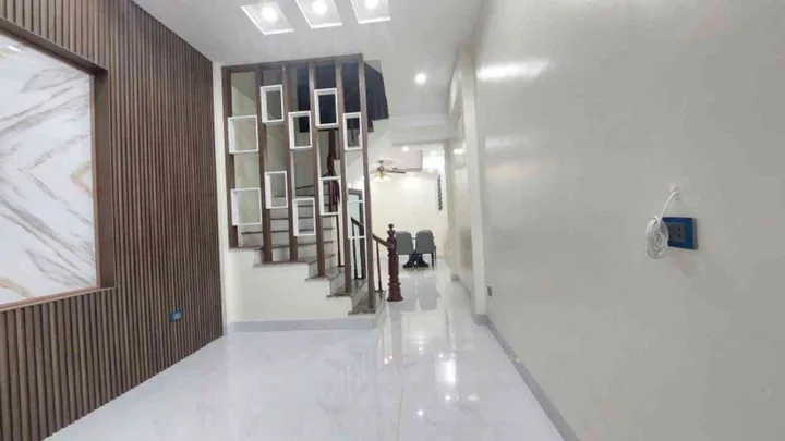 Bán nhà Bùi Xương Trạch, Thanh Xuân – Giá 10.99 tỷ – DT 38m² x 5 tầng – Ô tô đỗ cửa, Ngõ thông, Full nội thất