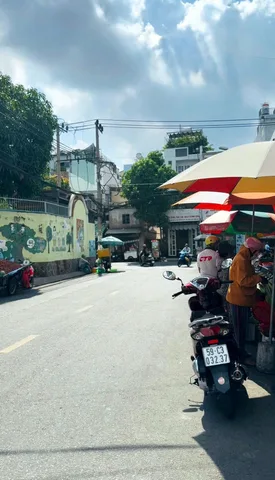 Nhà tuyệt vời giá cả hợp lý vị trí rất tốt cho việc kinh doanh buôn bán