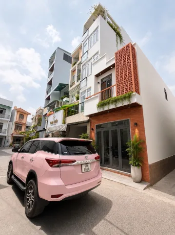 Bán Nhà SIÊU PHẨM MẶT TIỀN KHU VIP HUỲNH VĂN
BÁNH PHÚ NHUẬN - HIÊM CÓ KHÓ TÌM - VỪA Ở
VỪA KD ĐA NGÀNH - 2 TẦNG BTCT - 3PN (1PN
TRỆT) 3WC FULL NỘI THÂT - DT 45M2
SỐ A4 - CHỈ 8Ty hơn