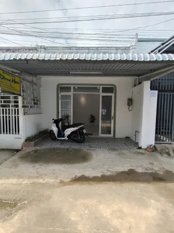 BÁN NHÀ CẤP 4 90M2 900 TRIỆU ĐẰNG SAU BỆNH VIỆN XUYÊN Á CỦ CHI SỔ RIÊNG