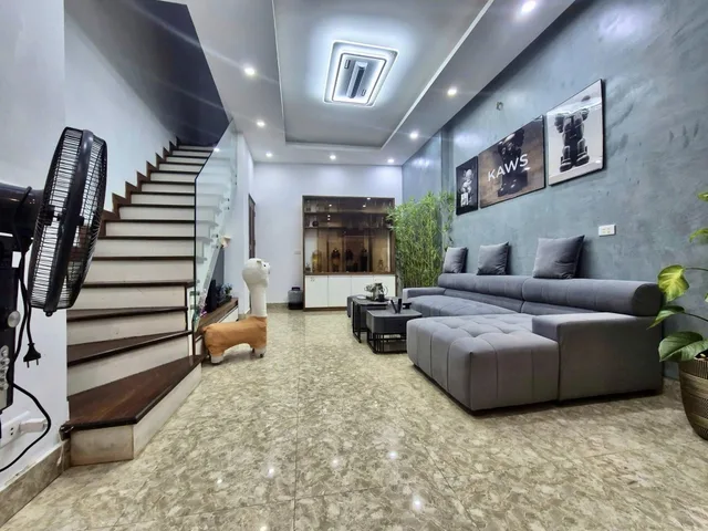 Cho thuê nhà Khâm Thiên, Đống Đa 45m *5 tầng giá 15.5tr 20M RA PHỐ
