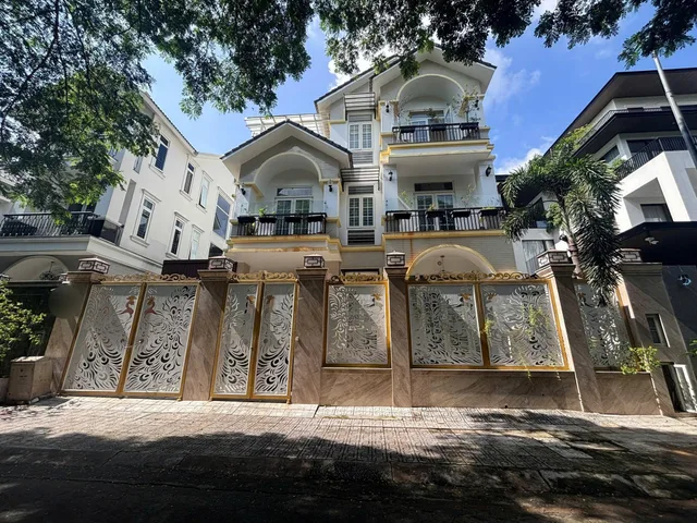 Bán Nhà riêng 300m2 có sẵn 300 m2 thổ cư giá 32.8 tỷ tại - Chọn - Phường Phước Long B Quận 9 TP. Hồ Chí Minh