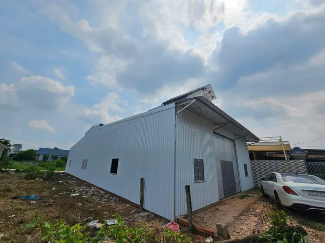 Bán Kho, nhà xưởng 325m2 có sẵn 50 m2 thổ cư giá 4.3 tỷ tại - Chọn - Xã Phước Thiền Huyện Nhơn Trạch Đồng Nai