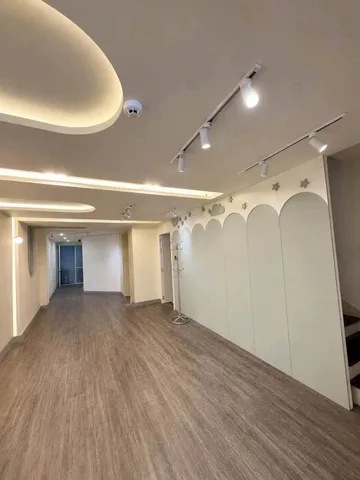 CHO THUÊ NHÀ 5 TẦNG MẶT TIỀN HOÀNG DIỆU CÓ THANG MÁY