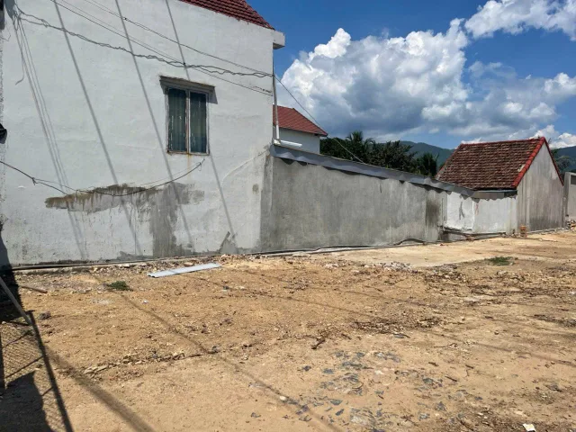 Cho thuê Đất 2800m2 có sẵn 200 m2 thổ cư giá 42 triệu tại Đường Quốc Lộ 1 Xã Suối Cát Huyện Cam Lâm Khánh Hòa