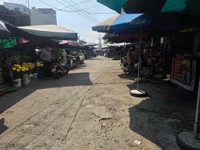 Bán đất khu 1 đại phúc mặt chính chợ. Kinh doanh tốt. Làn 2 đường đấu mã. Diện tích 70m mặt tiền 5m hướng tây nam. Phường võ cường tỉnh bắc ninh